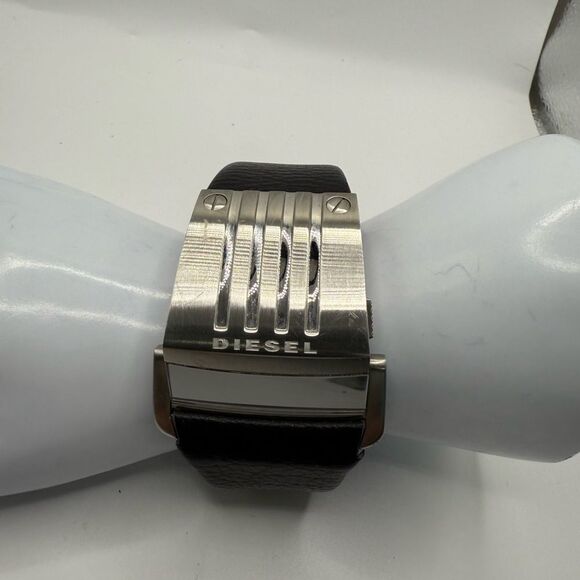 Rare Diesel Watch DZ 7079 for parts or repair has new battery not running EUC - Picture 2 of 11